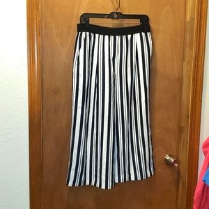 Forever 21 striped wide Capri Pants medium